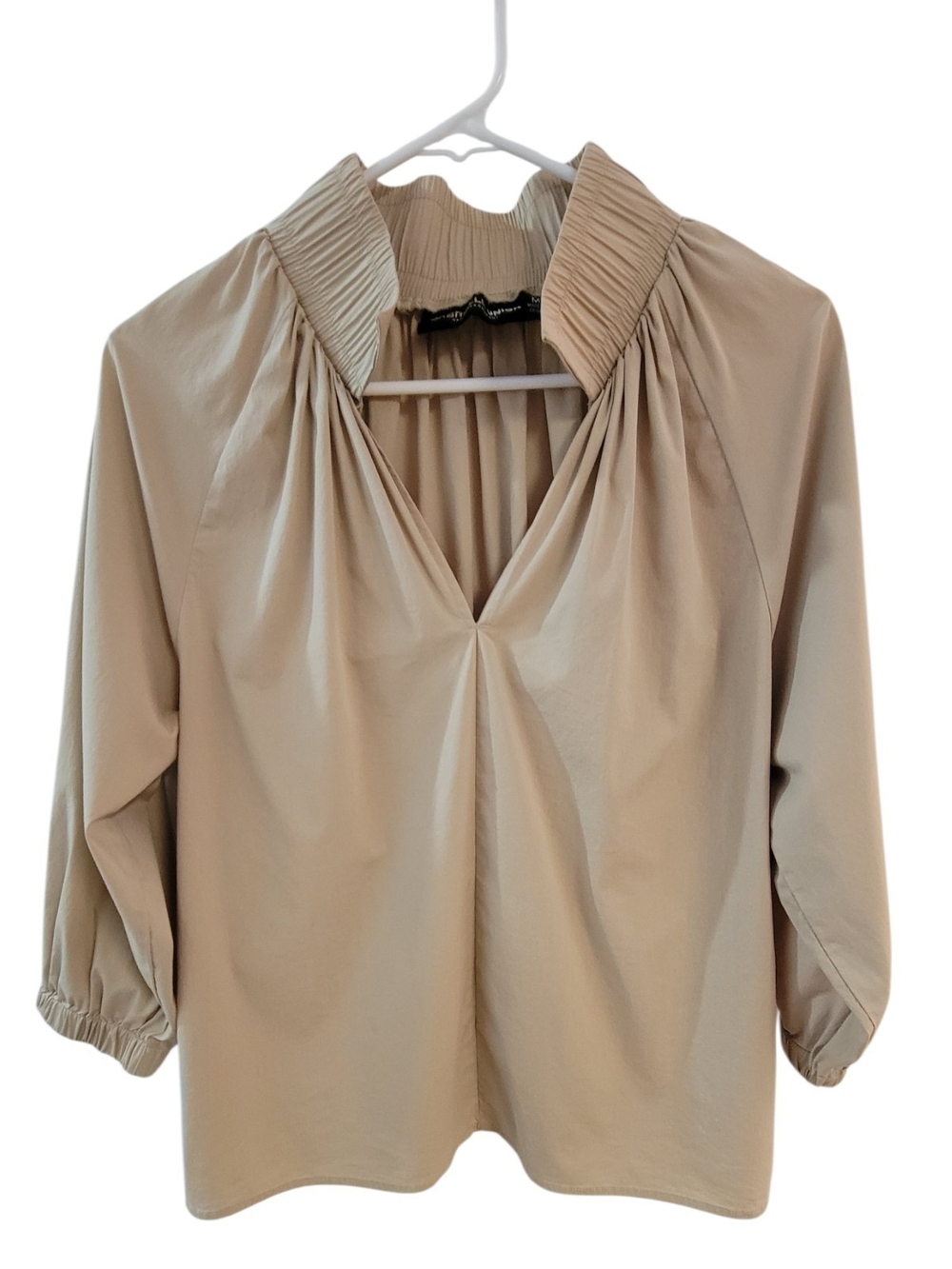 New York & Co. Beige Pleated Elevated Collar V-Neck 3/4 Sleeved Women's Blouse
